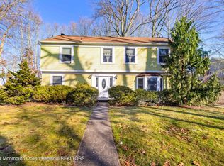 2 Woodland Cir, Manalapan, NJ 07726
