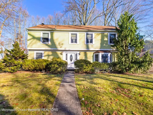 2 Woodland Circle, Manalapan, NJ 07726
