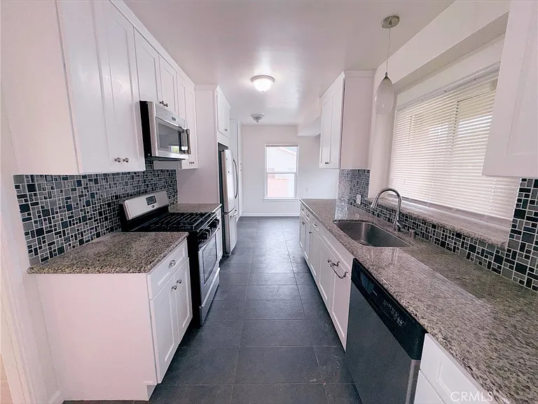 836 E Whitcomb Ave — Photo 8