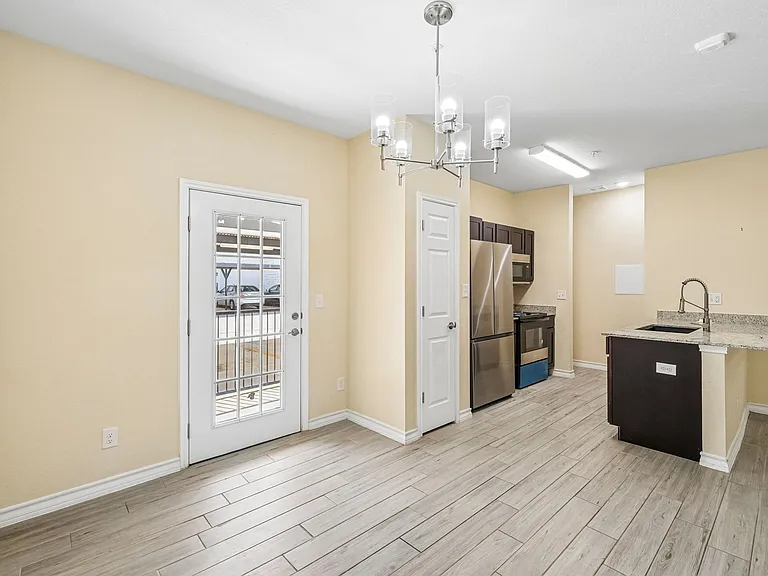 La Marquesa Apartments — Photo 56