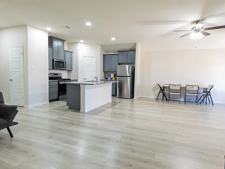 6321 Wales St — Photo 31