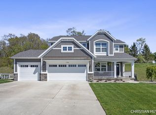 1766 Solitude Dr NE, Grand Rapids, MI 49525