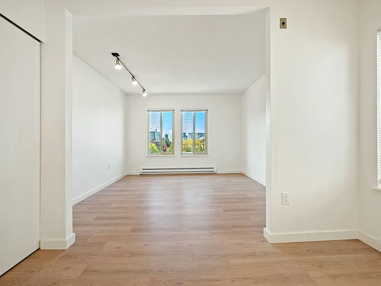 Pine Street Apartments — Photo 17