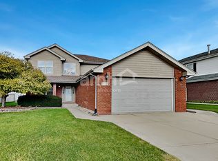 8058 W Rosebury Dr, Frankfort, IL 60423