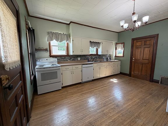 4th image of 351 Tyler St