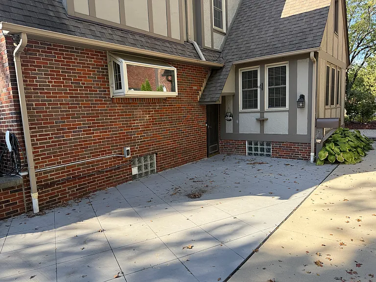 2629 E Broad St — Photo 53