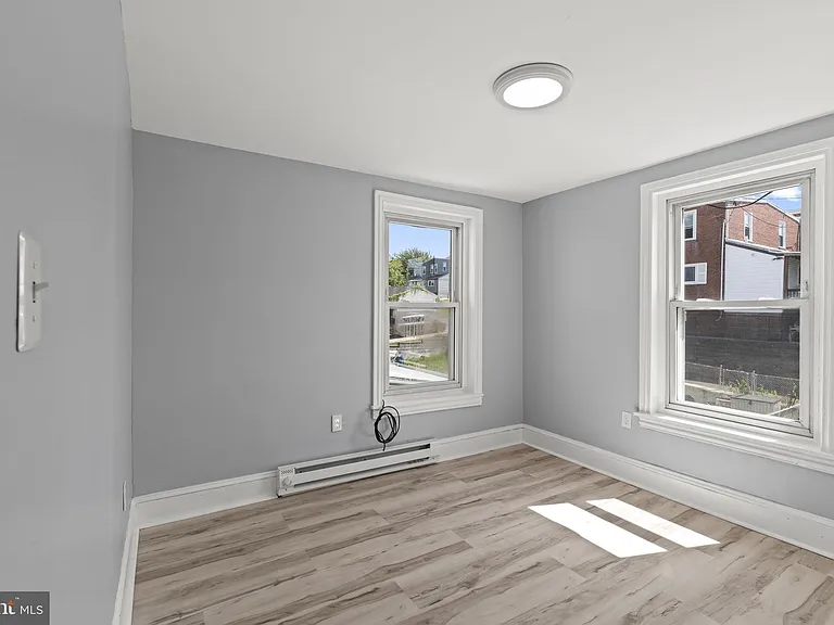 106 W 5th St — Photo 17