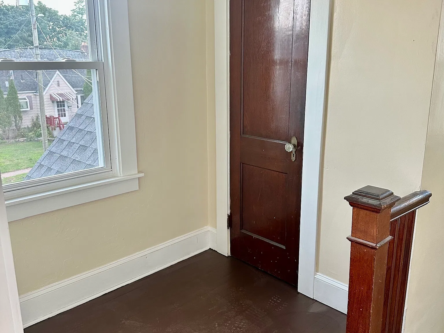 3 bed, 1.0 bath, 2536 sqft, $1,995 — Photo 3