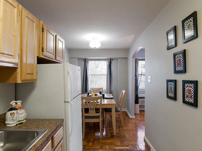 Kitchen/ Dining Room