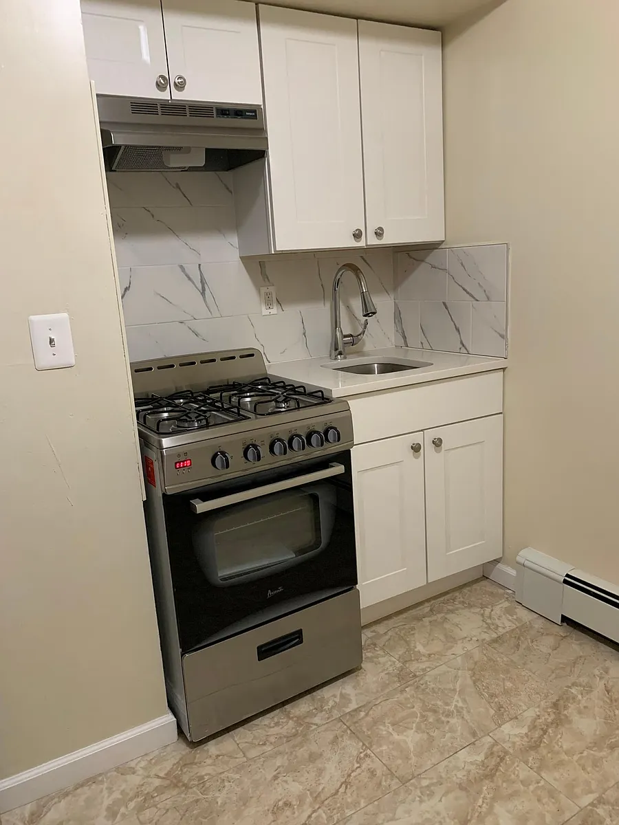 Building Photo - 200 Irvington Ave #7A