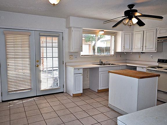 breakfast area with french double doors 12x7