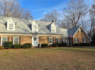 113 Forest View Dr, Mount Airy, NC 27030