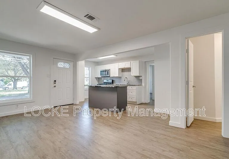 311 Byron St — Photo 8