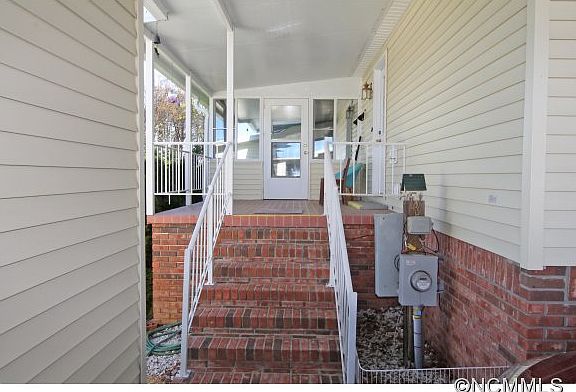 5th image of 79 Stephanie Ln
