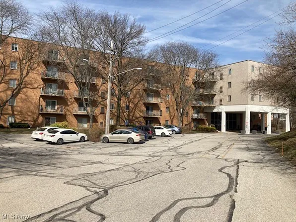 3675 Clague Rd Unit 319, North Olmsted, OH 44070