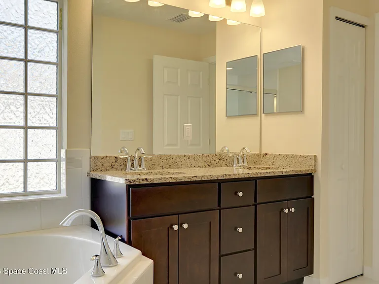 743 Breakwater Ter — Photo 25