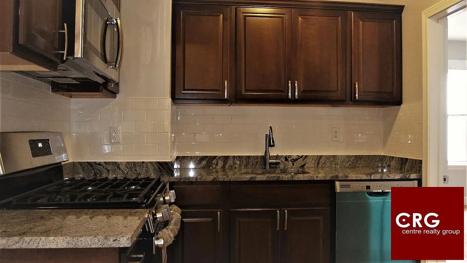 4 bed, 1.0 bath, 1100 sqft, $3,400 — Photo 2