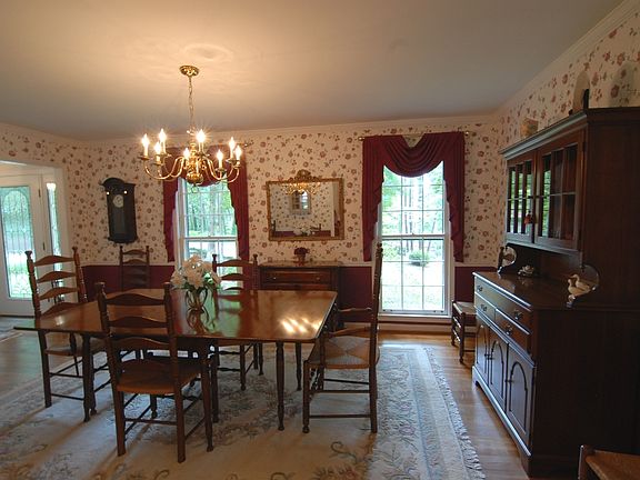 Spacious Dining Room
