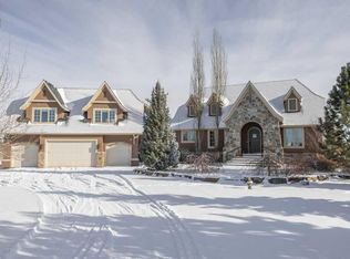8 W Grandarches Bay, Rocky View County, AB T3Z 0A7