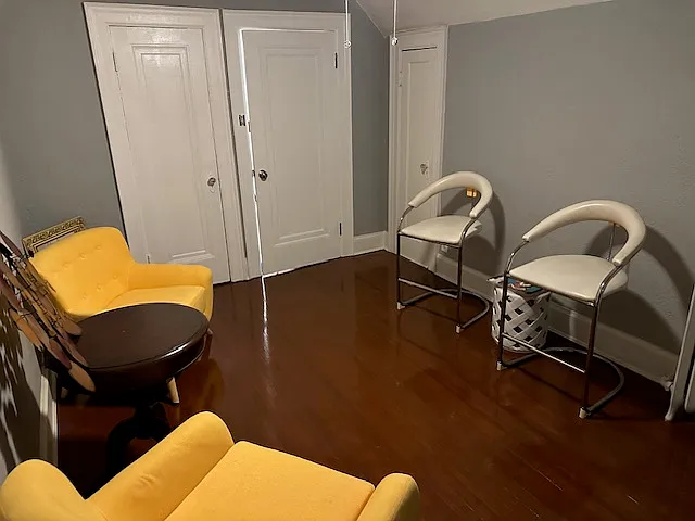 2 bed, 2402 sqft, $2,270 — Photo 3