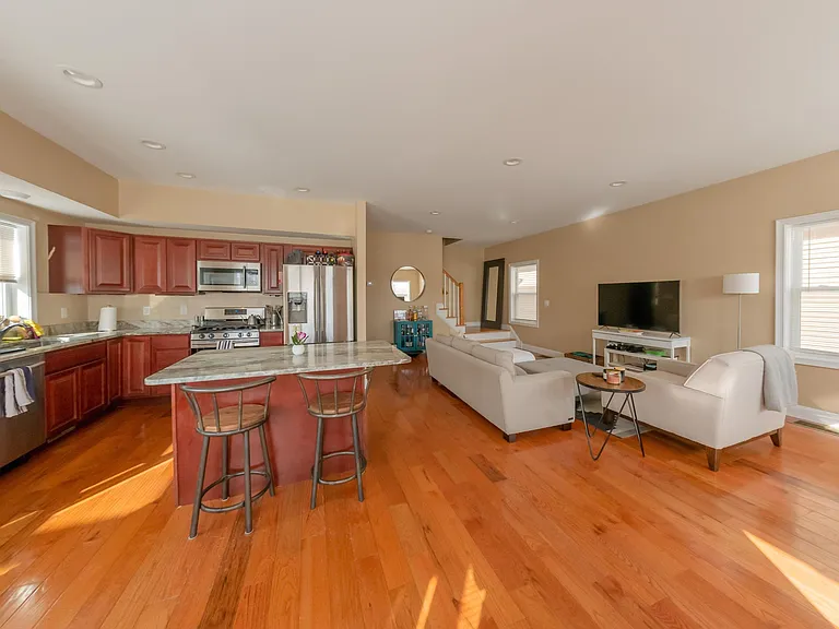 72 Pitman St — Photo 2