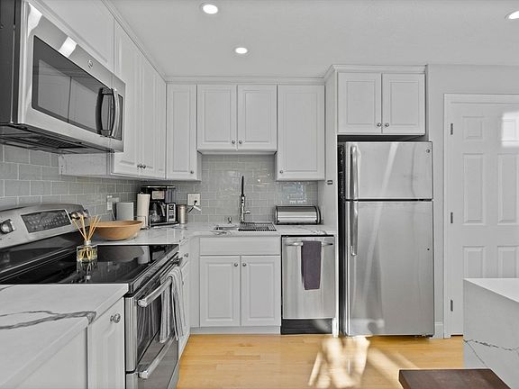 5th image of 34 Washington St APT 2B