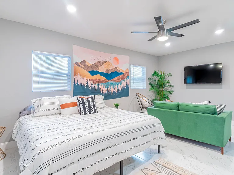 1831 SW Fears Ave #2 — Photo 3