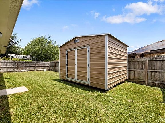 3rd image of 328 Kika De La Garza St