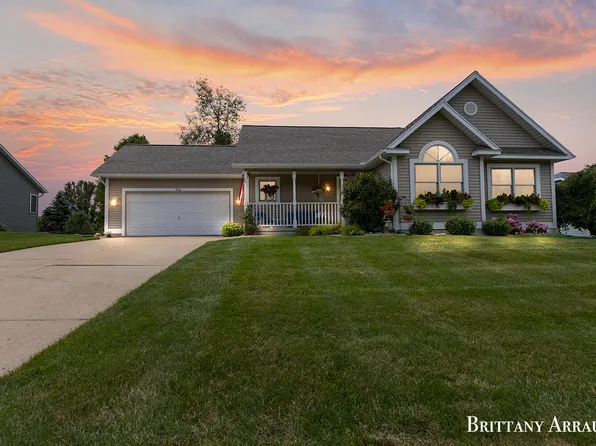 1544 Scott Creek Dr NE, Belmont, MI 49306