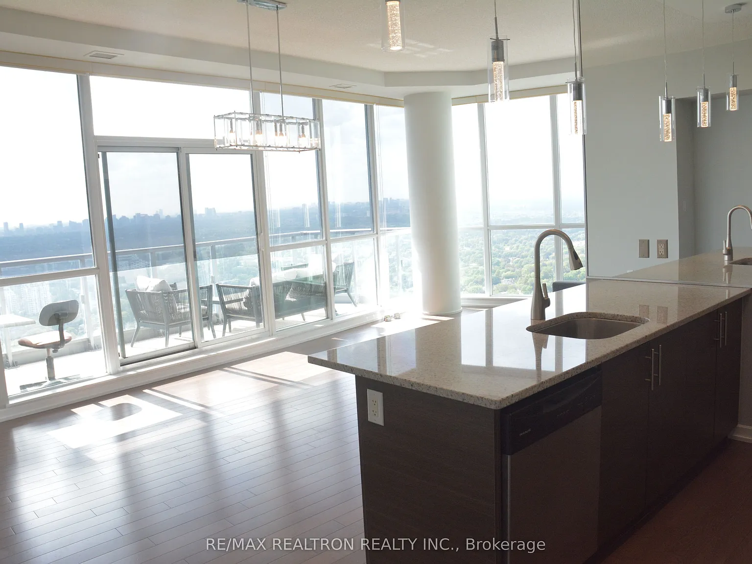 2 bed, $3,200 — Photo 2
