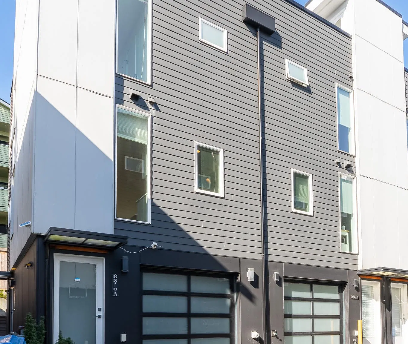 2 bed, 1300 sqft, $3,100 — Photo 1