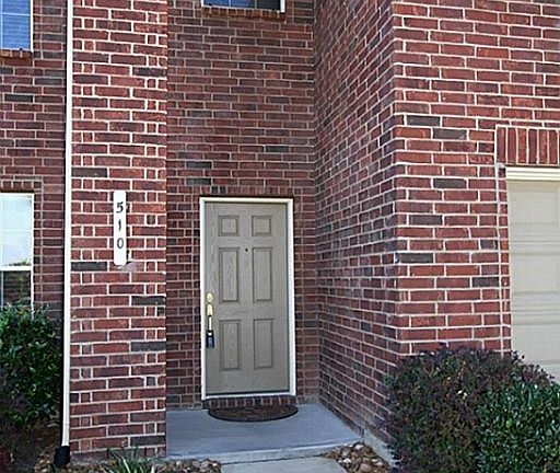 UPGRADED ELEVATION C, WITH A 2 STORY COVERED FRONT PORCH & 2 CAR GARAGE, HAS AN IMPRESSIVE STATELY ELEGANCE. JUST 1 HOUSE AWAY FROM THE COTTONWOOD NEIGHBORHOOD PLAYGROUND, PARTY PAVILLION AND POOL WITH A WALKING TRAIL AT THE BACK OF THE HOME.