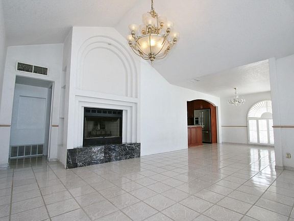 2nd image of 804 Argentina St