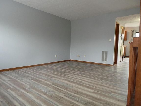3rd image of 7820 Barnsley Ln