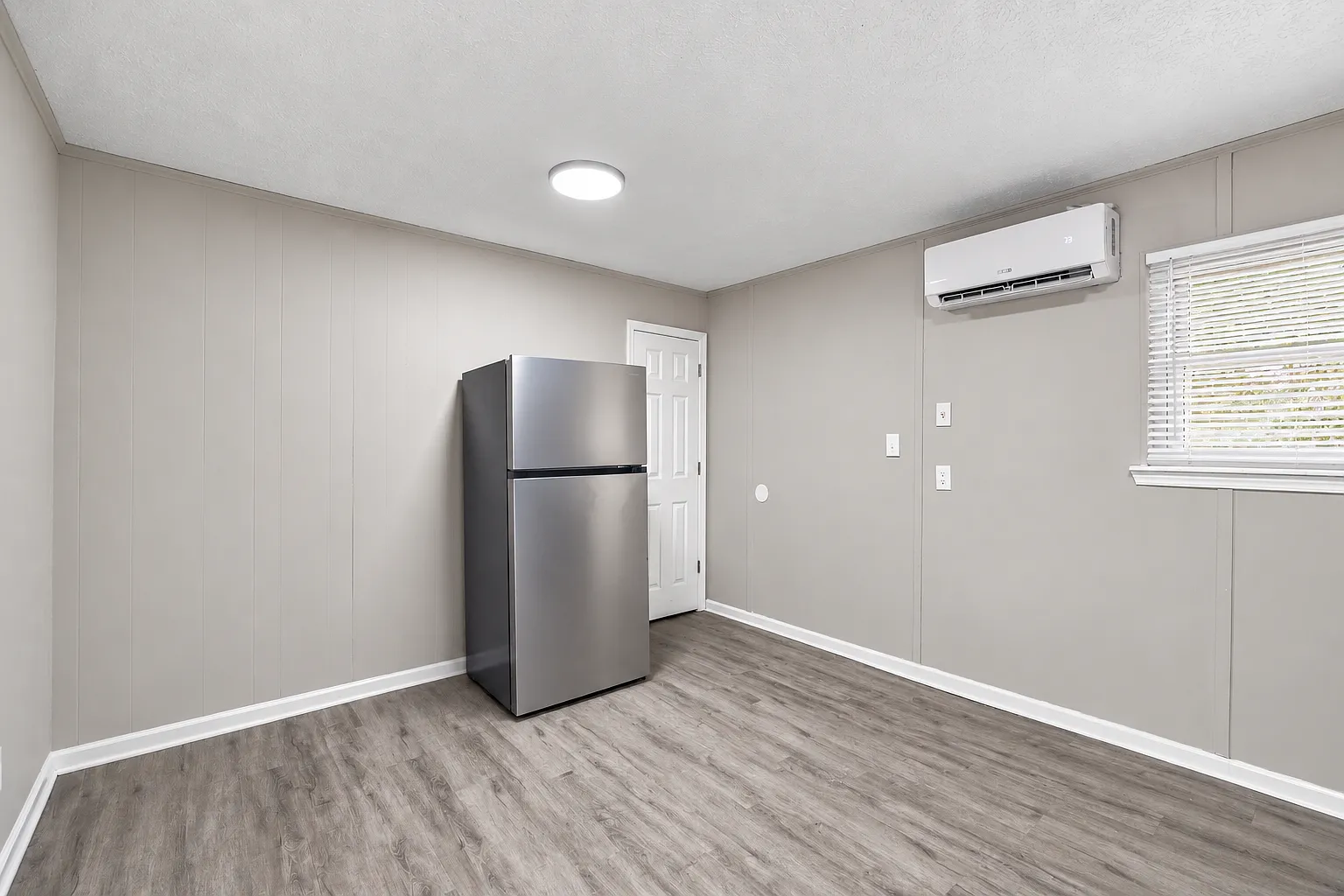 2 bed, 9912 sqft, $995 — Photo 1
