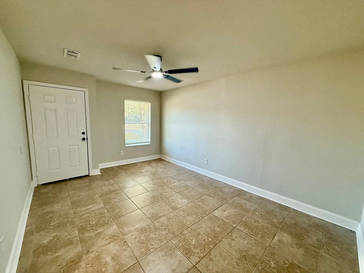 2 bed, 1.0 bath, 850 sqft, $1,200 — Photo 4