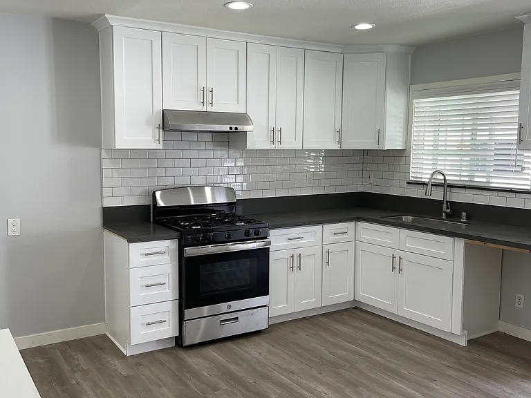1150 S Mariposa Ave #3 — Photo 1