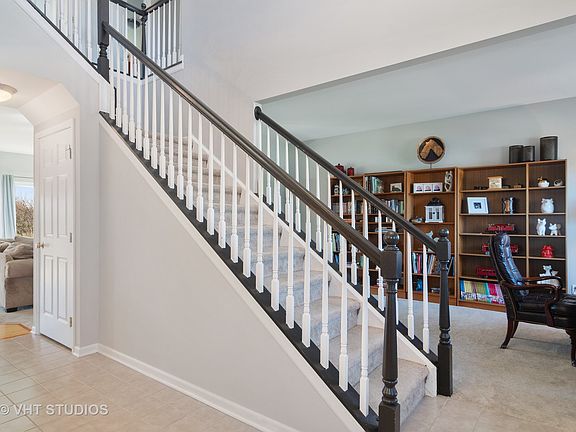 3rd image of 39W605 S Hyde Park