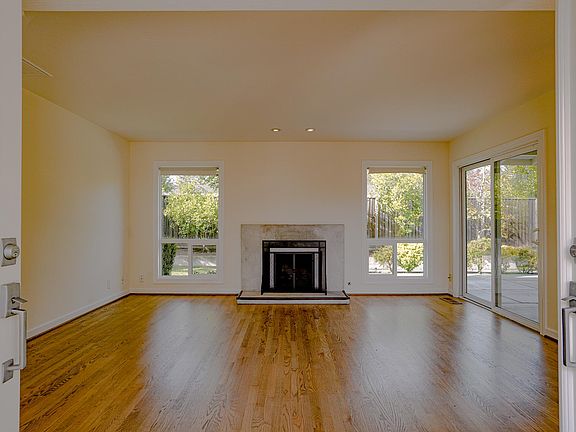 3rd image of 119 Meadowbrook Dr