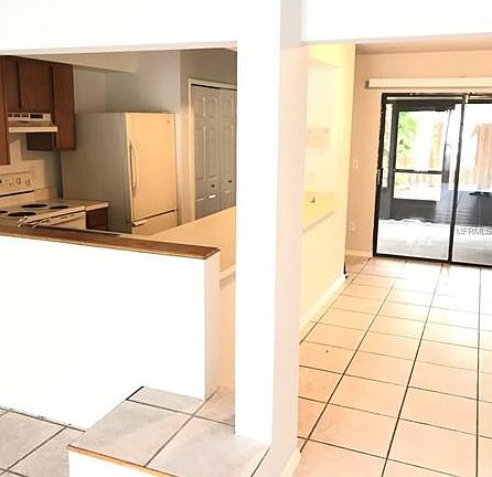 5th image of 605 Casa Park East Ct