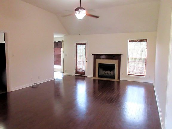 3rd image of 828 Cindy Jo Ct