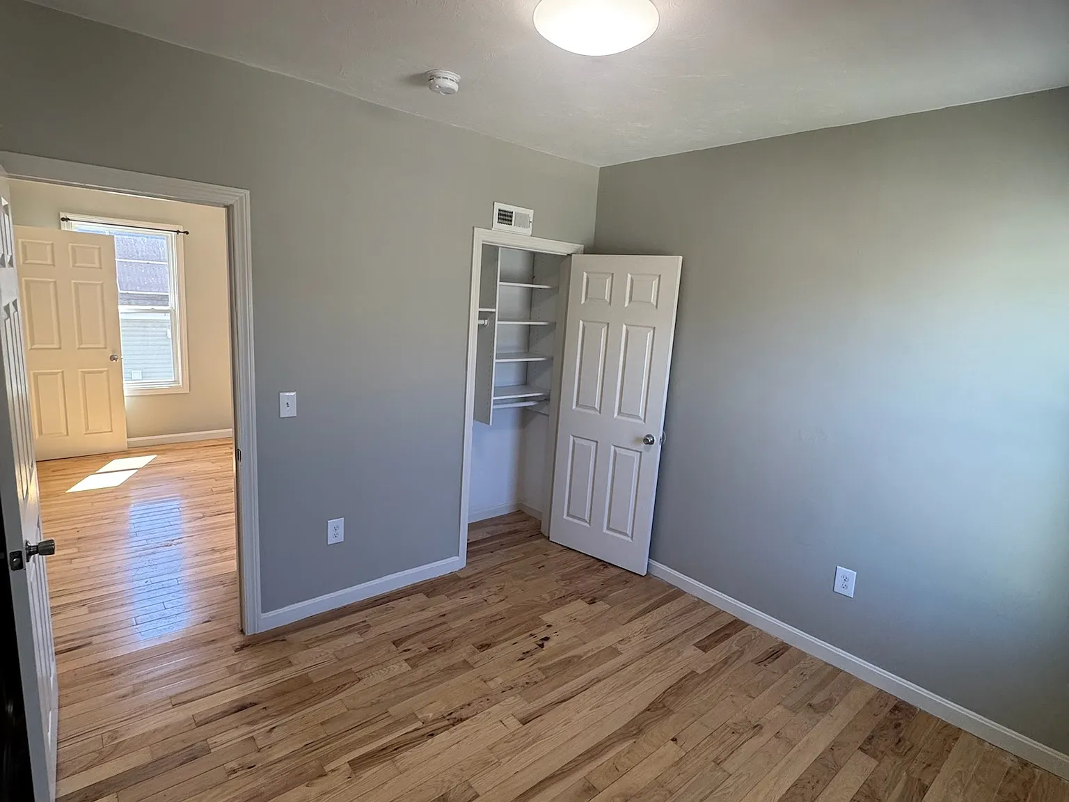 3 bed, 800 sqft, $1,900 — Photo 4