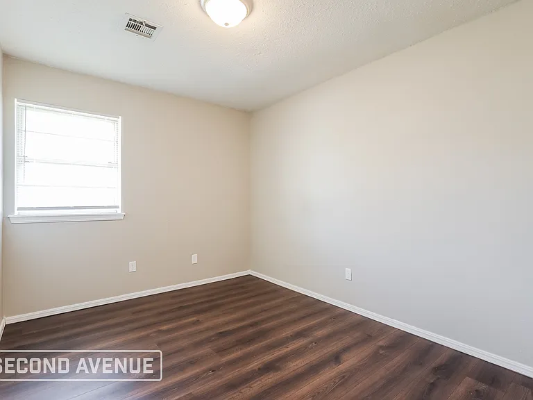 703 Willis St — Photo 7