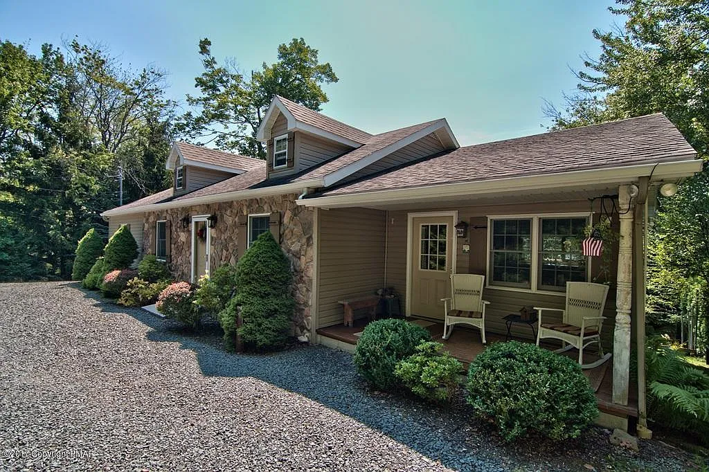 112 Pond Rd photo 1