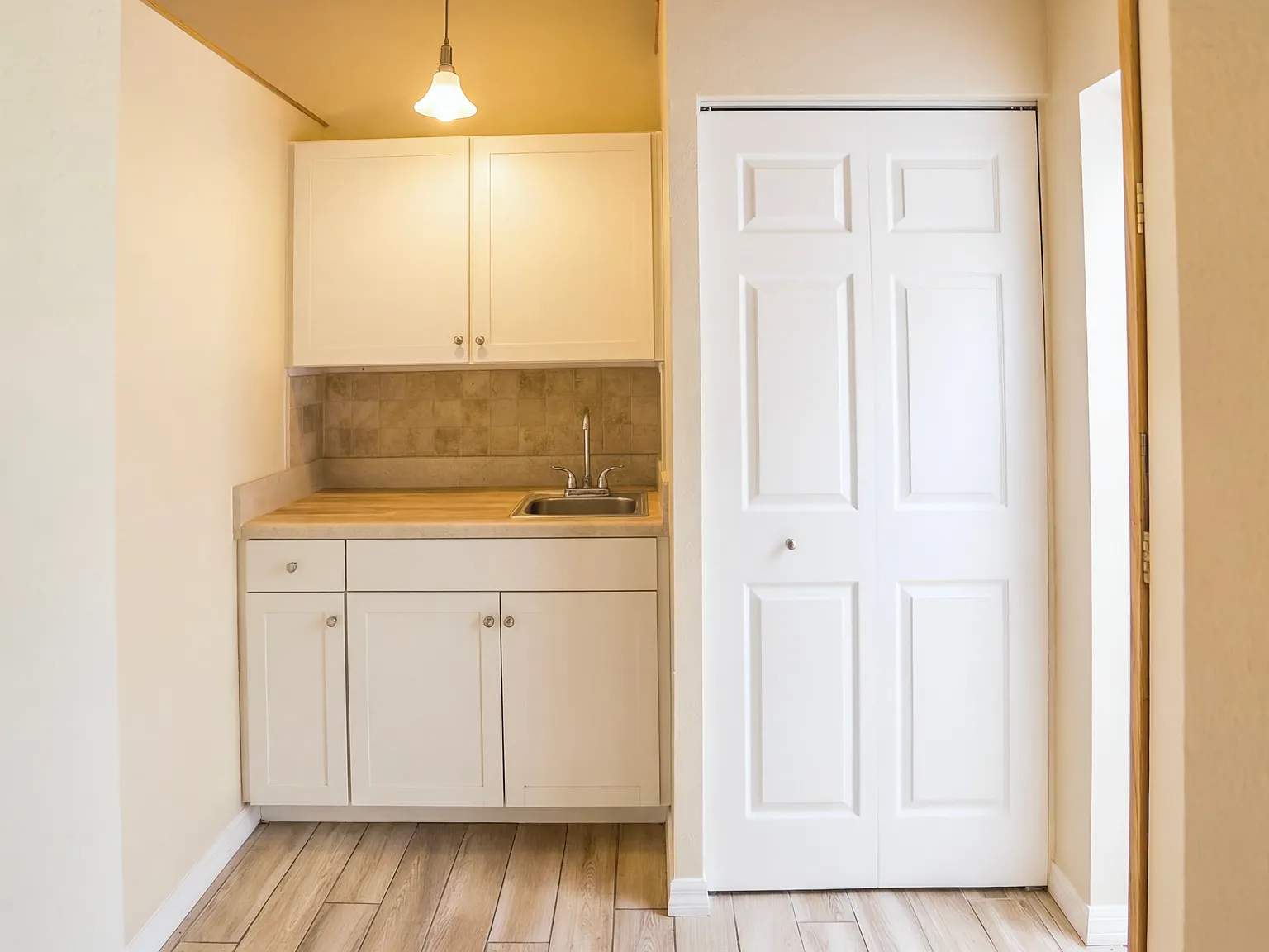 All-Inclusive Cozy Sarasota Cottage | Furnished | Pet Friendly | Short Term — Photo 4