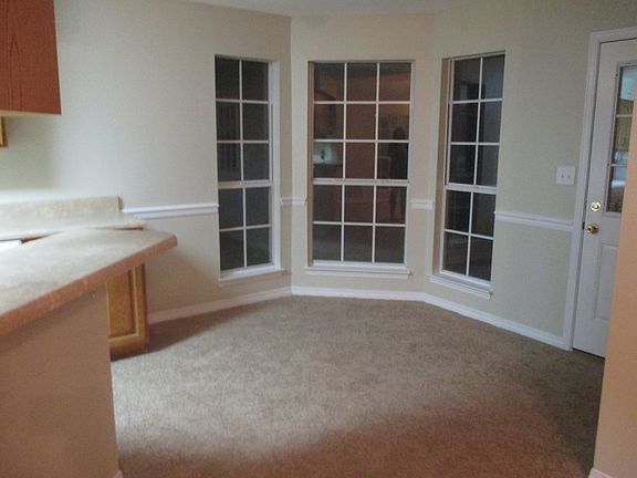 4th image of 144 Meadowbrook Ct