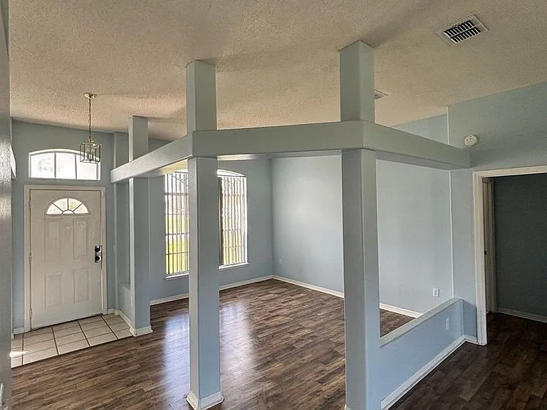1001 Eiffel Ln — Photo 3