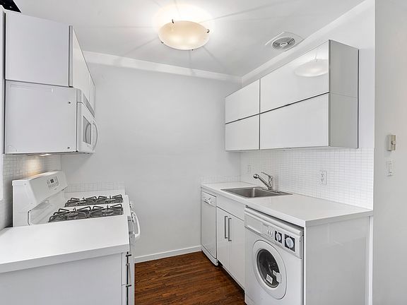 4th image of 239 E 10th St Penthouse C