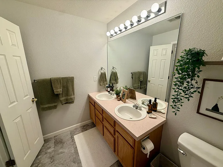 5225 White Willow Dr #210 — Photo 17