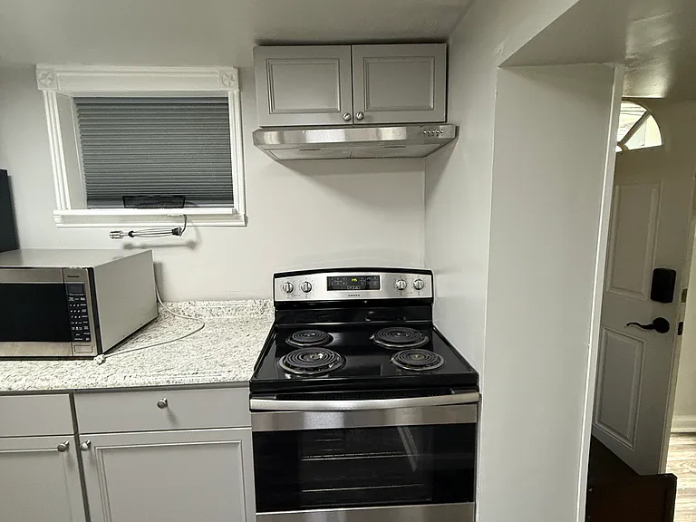 106 E Walnut St #1 — Photo 28
